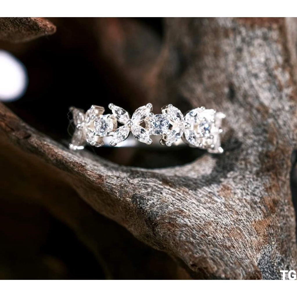 Nhẫn hoa đá bạc ta