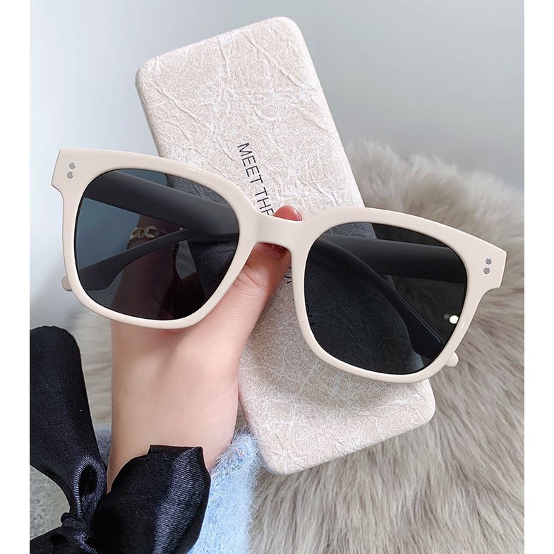 Mắt Kính Gọng Vuông Chữ Thời Trang D58