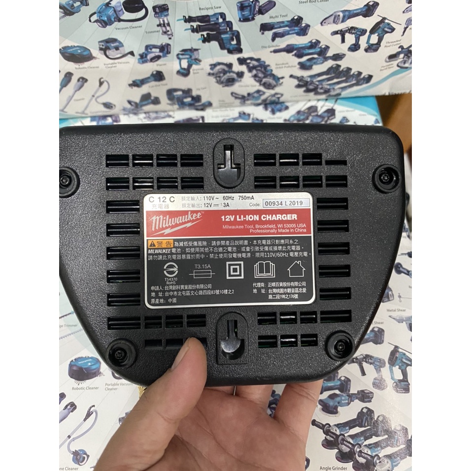 Sạc 12V Milwaukee M12 mới 100%. BN.