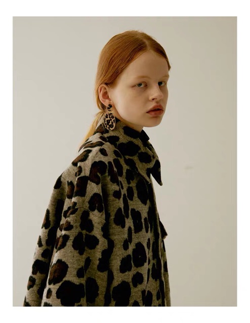 Hoa tai hoạ tiết beo