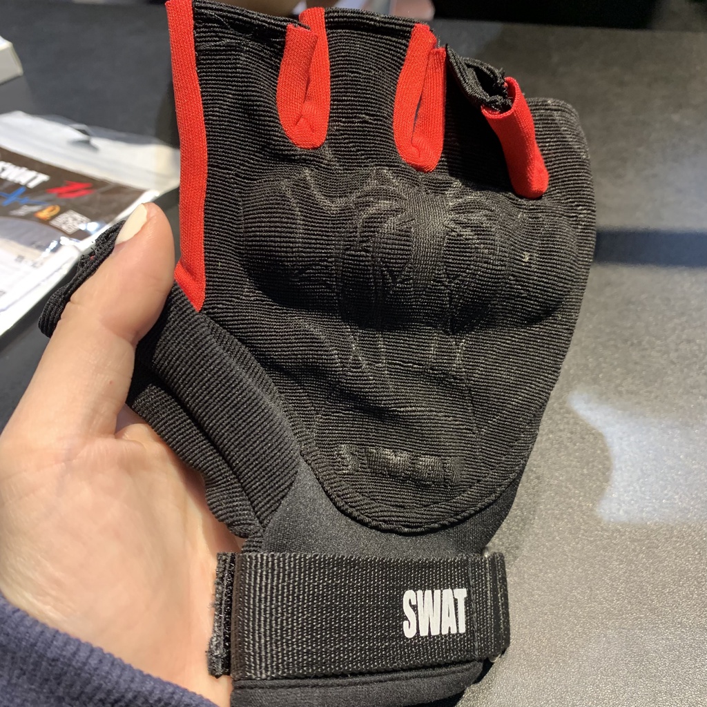 Găng tay cụt ngón gù âm SWAT Z1 cao cấp , Găng tay xe máy nam dành cho phượt thủ màu đỏ đen