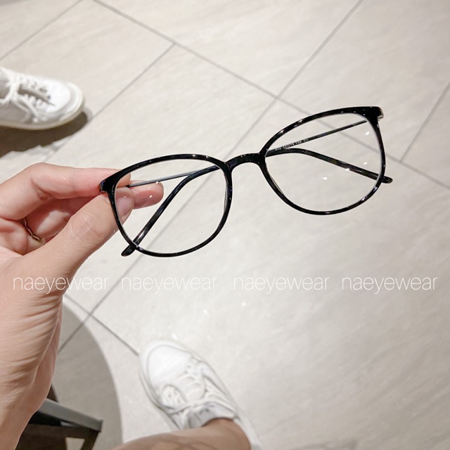 Kính gọng mỏng mắt trung bình , rất xinh và đáng iu‍♀️