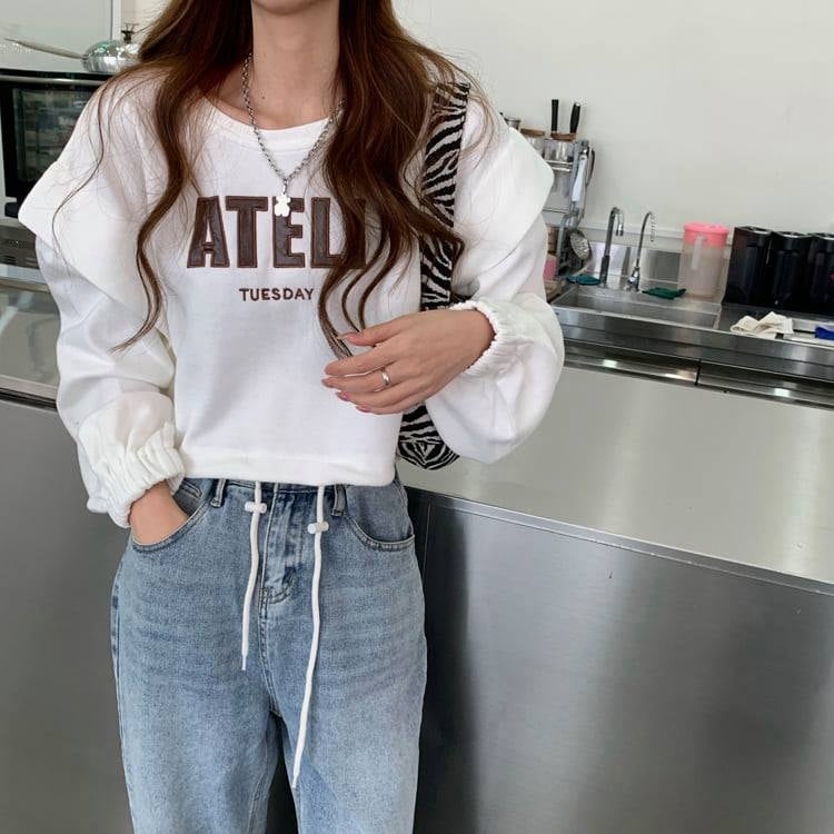 Áo croptop dài tay nỉ ATEL rút gấu tay phối bèo phom rộng dáng suông cực xinh | BigBuy360 - bigbuy360.vn