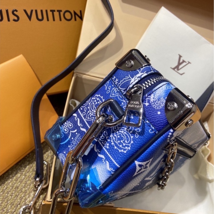 Túi đeo chéo hộp xích LV Truck Bag xanh mây size 19x14x8 LA 2022 on web