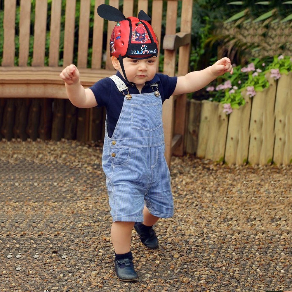 Mũ bảo hiểm an toàn cho bé đi trong mọi hoạt động năng động.