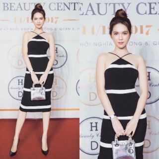 Đầm body cổ yếm mẫu hot đang được ưa chuộng , phôm mặc lên tạo dáng sang trọng không kém phần trẻ trung cho các cô nàng.