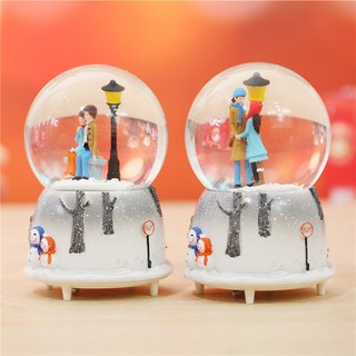 Quả cầu tuyết tình nhân V.32 có nhạc có đèn thổi tuyết - Winz.vn
