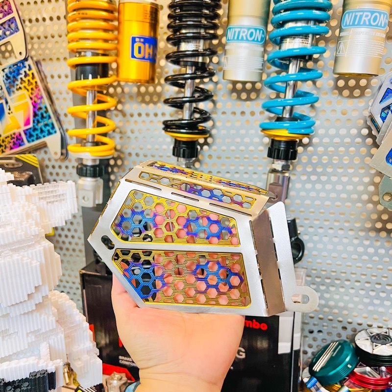 Nắp Đậy Bình Nước Titanium gắn Vario Airblade cực đẹp ✌