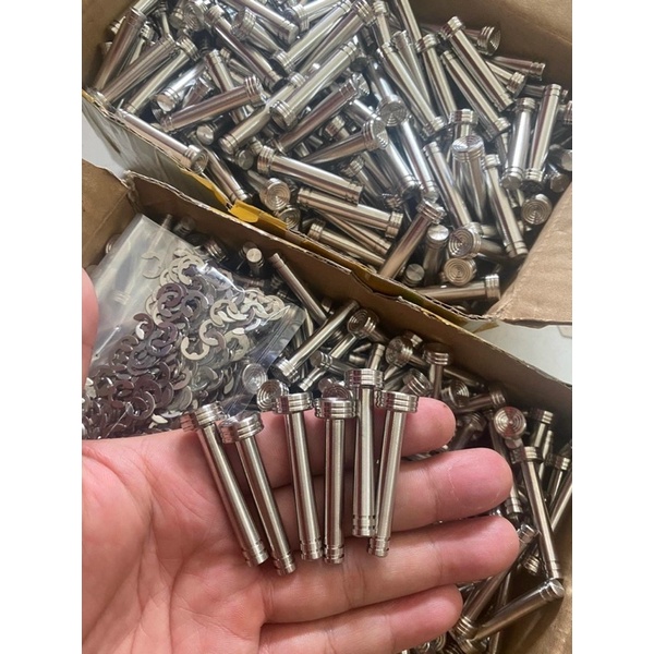 Bộ 2 ốc xỏ gác chân SALAYA mẫu v2 đầu thái  chất liệu inox lắp cho xe HONDA, YAMAHA, VARIO