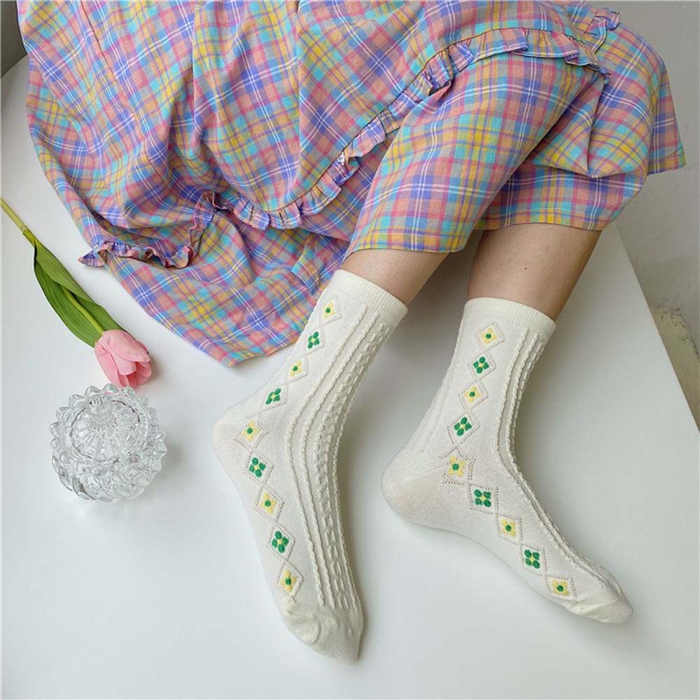 Đôi Vớ Cotton Màu Trắng In Họa Tiết Hoa / Hình Thoi Dễ Thương Dành Cho Nữ
