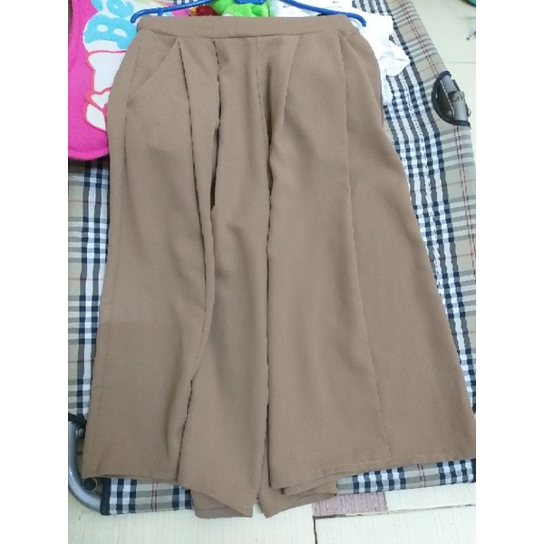 Quần váy xếp li màu nâu size S-M thanh lý