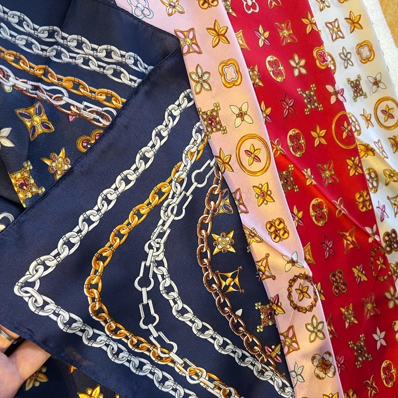 Khăn bandana lụa vuông hoạ tiết đối xứng size 70cm