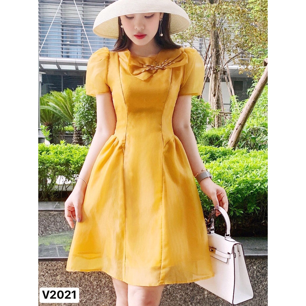 Đầm Vàng Xòa Công Chúa Xinh Xắn