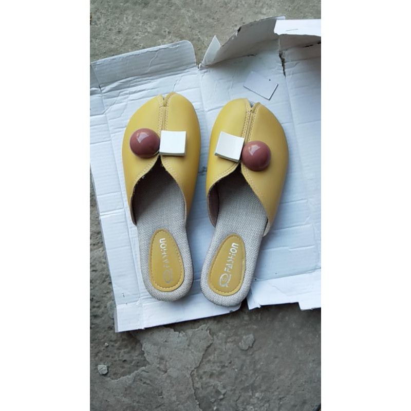 Dép sục nữ ulzzang trơn gắn hình khối nghộ nghĩnh