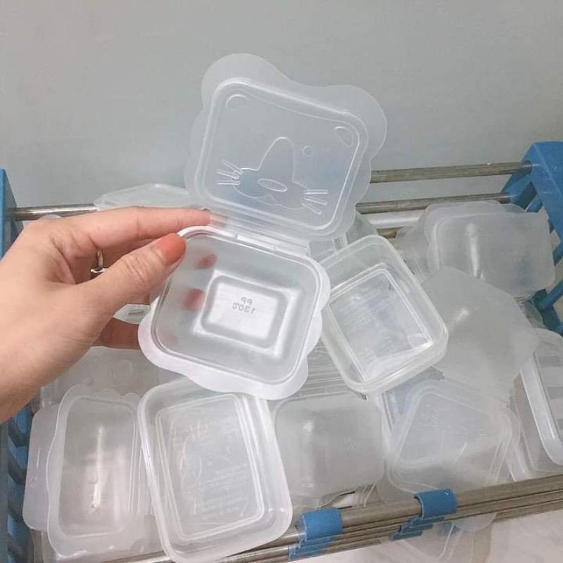 Hộp trữ đông nước dashi và thức ăn cho bé .