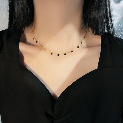 Vòng cổ Mặt Vuông Bằng Thép Titan Mạ Vàng Phong Cách Hàn Quốc Mới