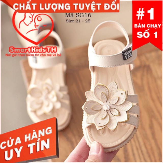 Dép sandan bé gái.