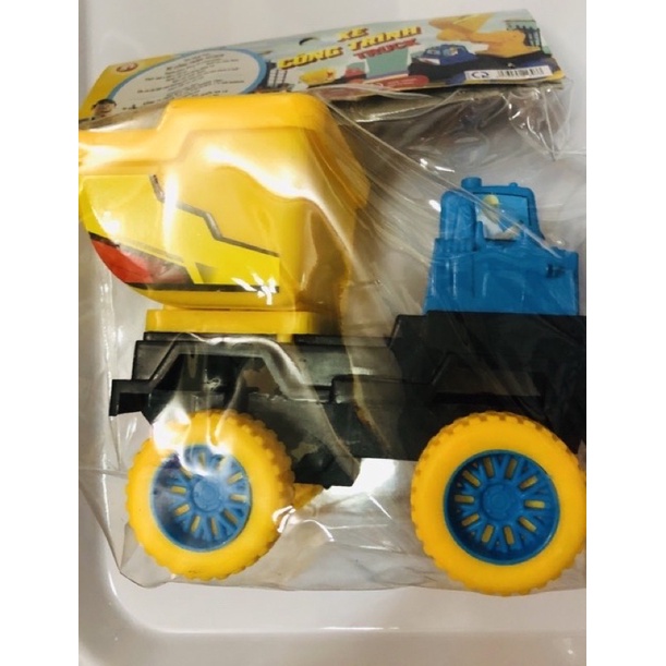 Đồ chơi xe bê tông