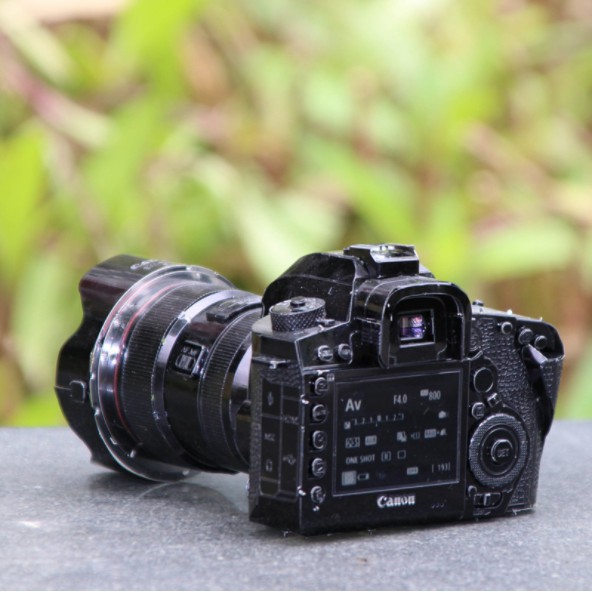 Mô hình 3D kim loại tự lắp ráp mô phỏng máy ảnh Canon OS 5D, rất đẹp