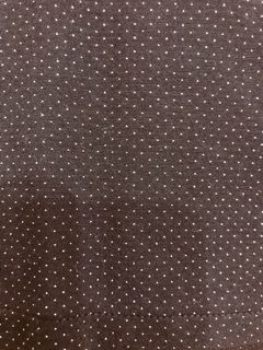 Chân váy xẻ đùi chấm bi