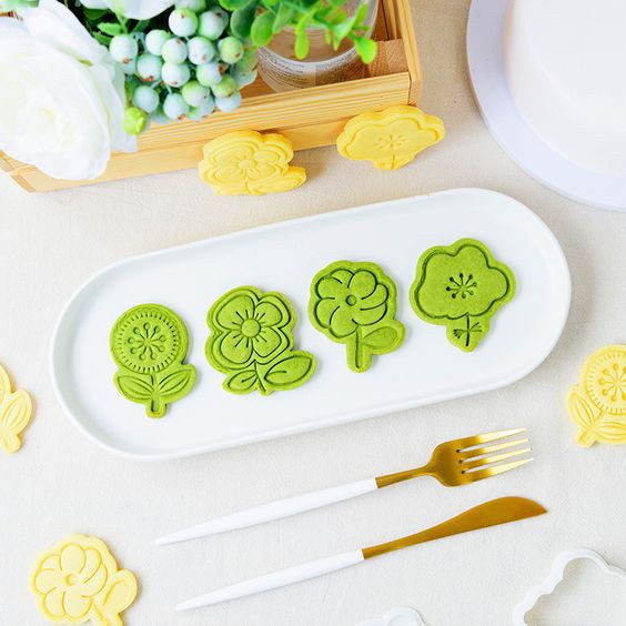 SET 4 KHUÔN NHẤN BÁNH QUY LÒ XO NHỰA