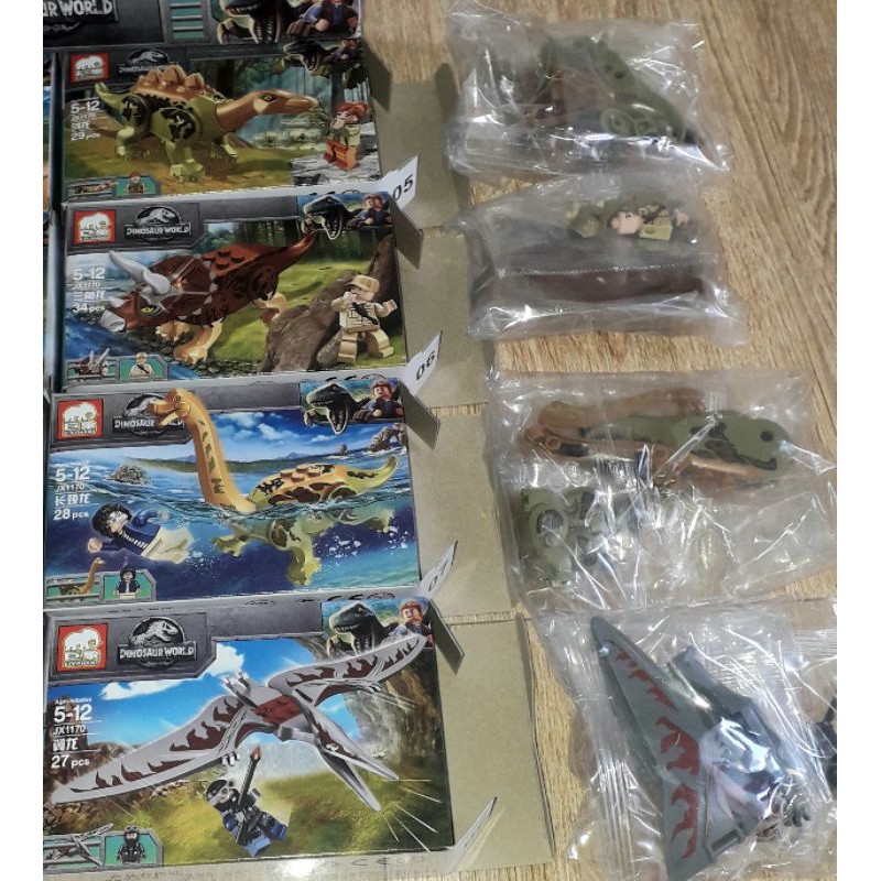 Lắp ráp 1 hộp LegoDinoWord Săn khủng long 1170 có nhiều chi tiết