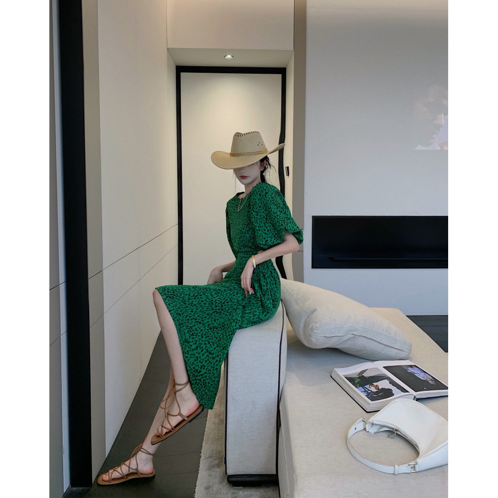 Đầm  họa tiết báo xanh lá khoét eo cao sexy Korea