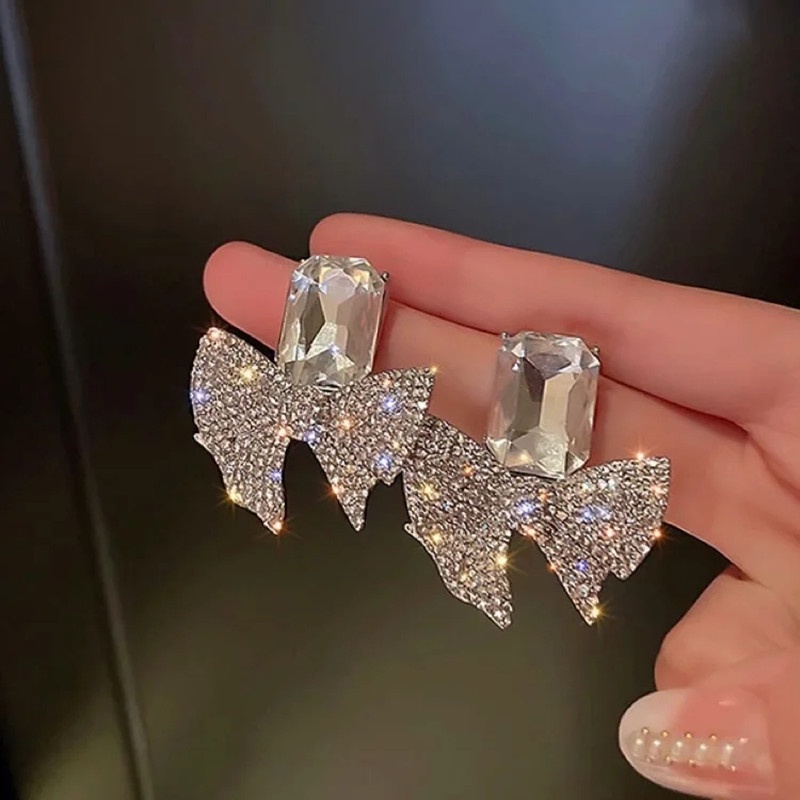 Bông Tai Hình Nơ Đính Đá Pha Lê Thời Trang Ngọt Ngào Phổ Biến