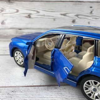 Mô hình xe ô tô BMW X7 tỉ lệ 1:24 hãng Chezhi chất liệu hợp kim, thiết kế tinh xảo. Món quà cực đẹp để trưng bày