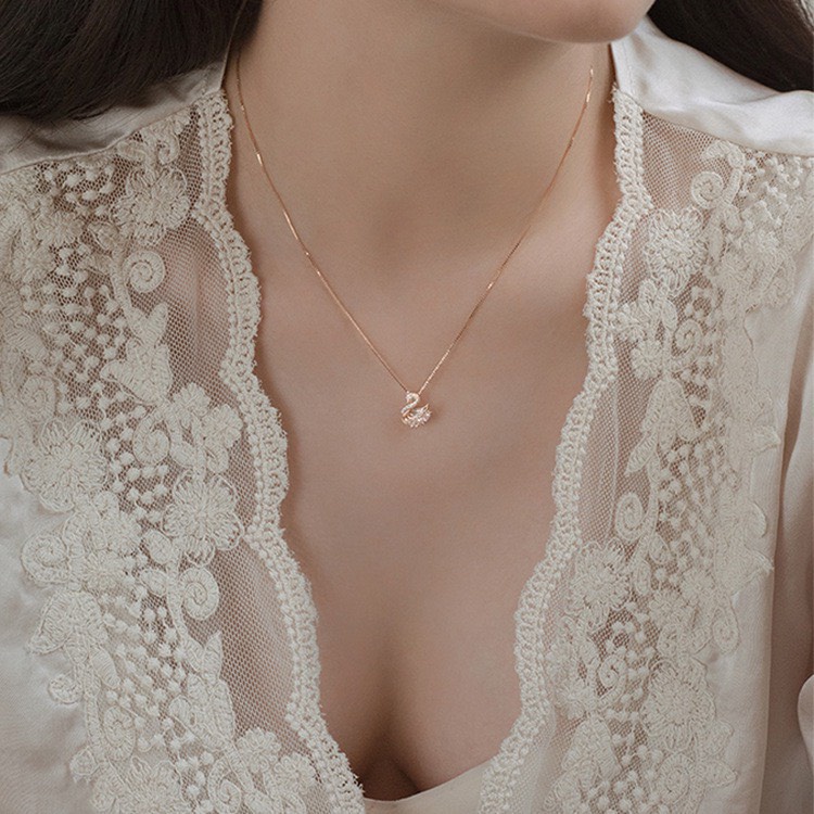 Dây chuyền titan nữ không gỉ mạ vàng 18k hình thiên nga đá sang chảnh  Her Accessories CT26