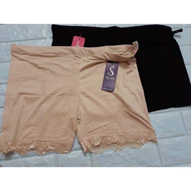Quần đùi cotton ren mặc trong váy
