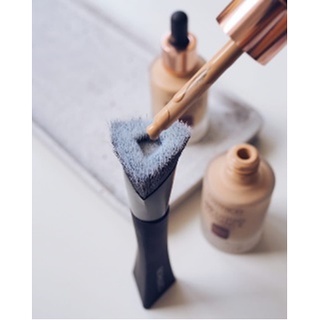 Cọ tán nền Catrice Triangle Artist Foundation Brush