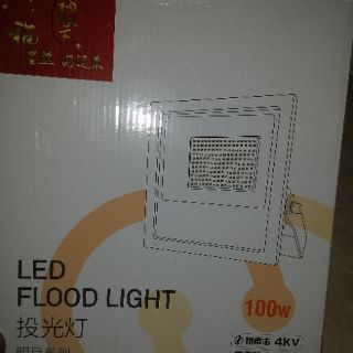 Đèn led pha năng lượng mặt trời 100w