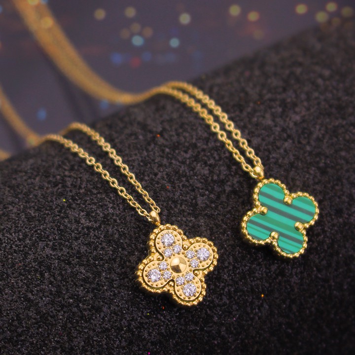 Dây chuyền nữ titan hoa L V 4 cánh đính đá mặt xanh siêu đẹp, bền màu, chuẩn thời trang