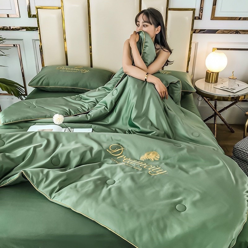 Chăn lụa lạnh hè thu, mền lụa siêu mềm mại thêu chữ Dreamcity sang trọng