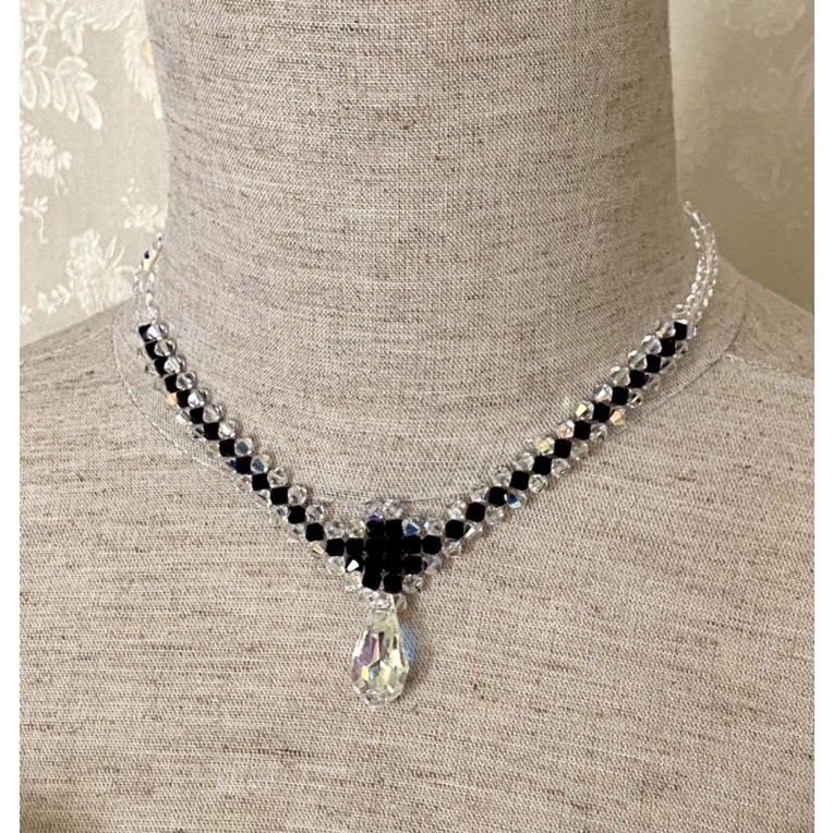 Vòng cổ pha lê Swarovski kiểu đơn giản dễ đeo