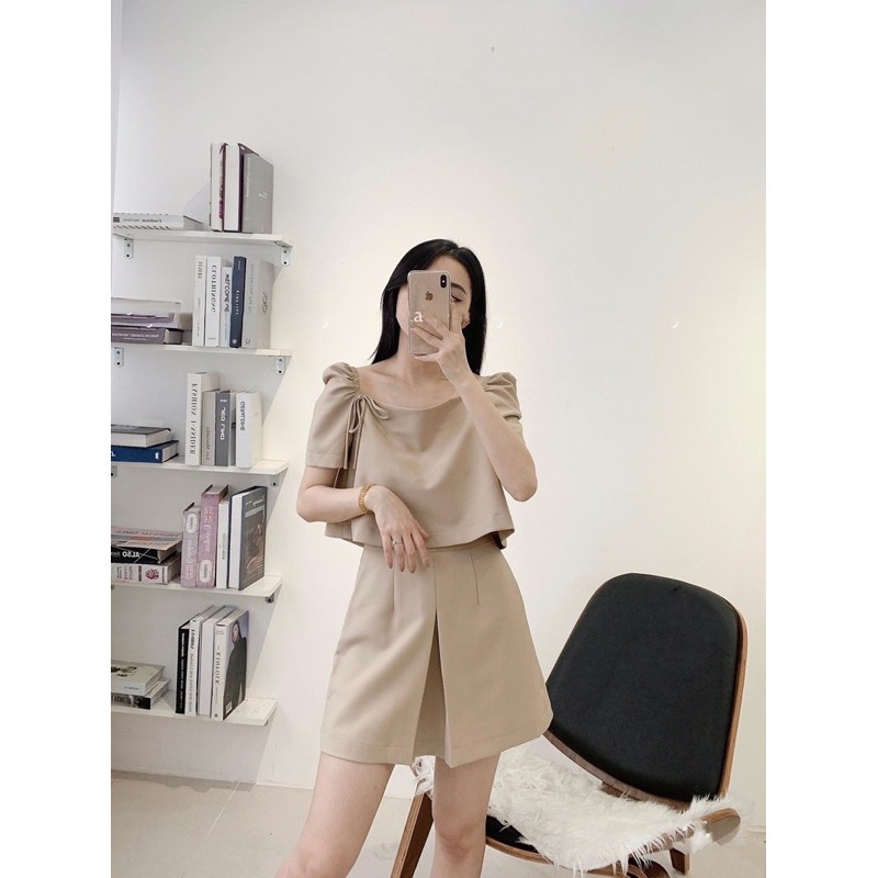 S328 Set Áo Cổ Vuông Chun Vai Dáng Croptop Phối Quần Short Xẻ Ống