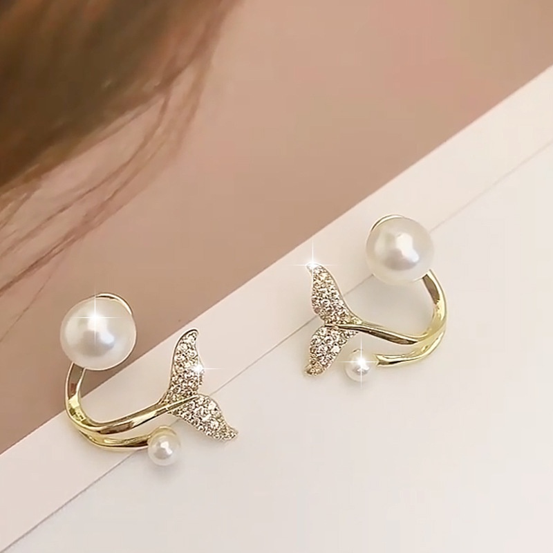 1 Đôi Bông Tai Hình Đuôi Cá Đính Ngọc Trai Kiểu Bất Đối Xứng Thanh Lịch Thời Trang Hàn Quốc Cho Nữ