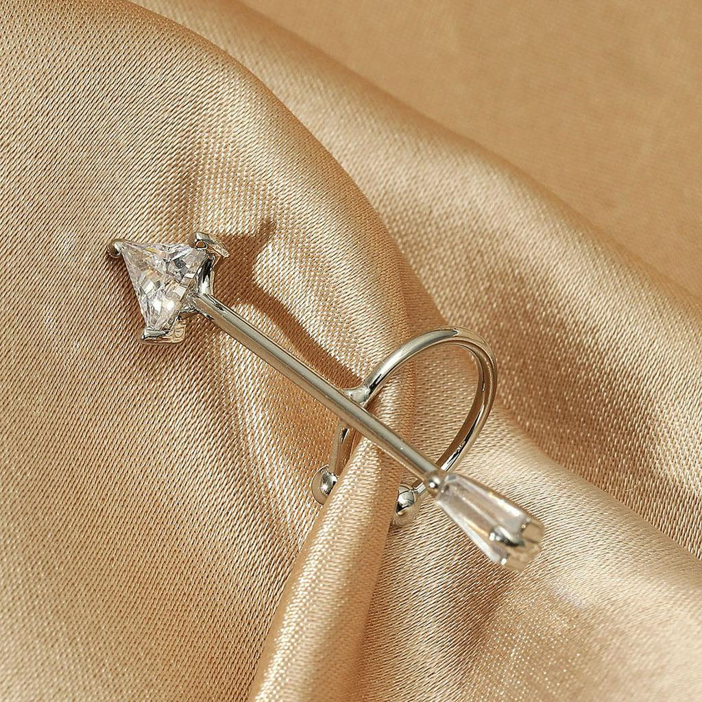 Khuyên Tai Tạo Hình Mũi Tên Độc Đáo