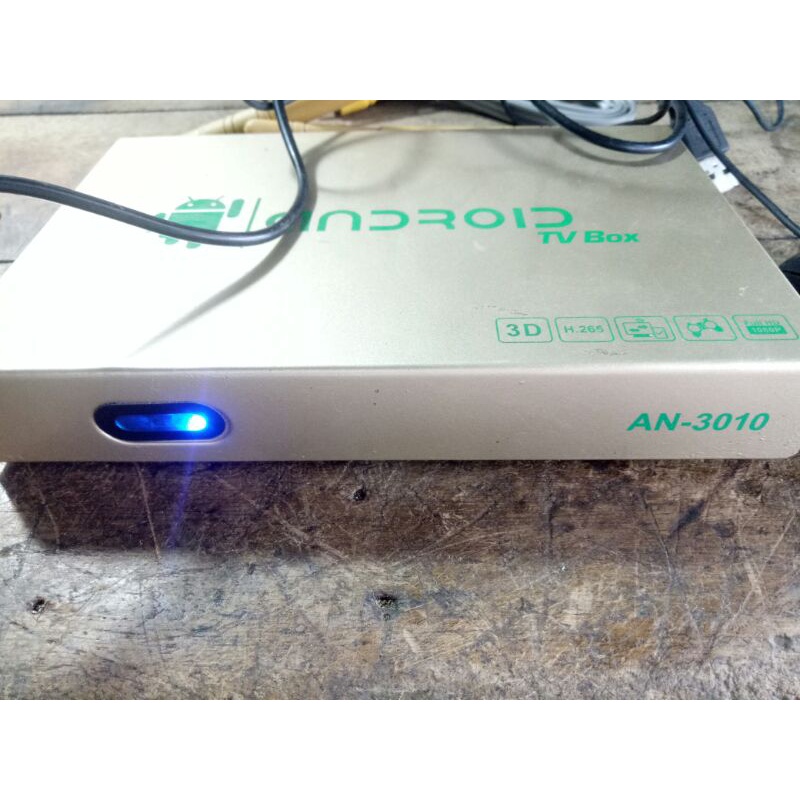 Android Ti Vi Box AN-3010 củ sài bình thường biến Ti-Vi thường bóng đèn hồi xưa thành Ti-Vi có internet xem youtube.