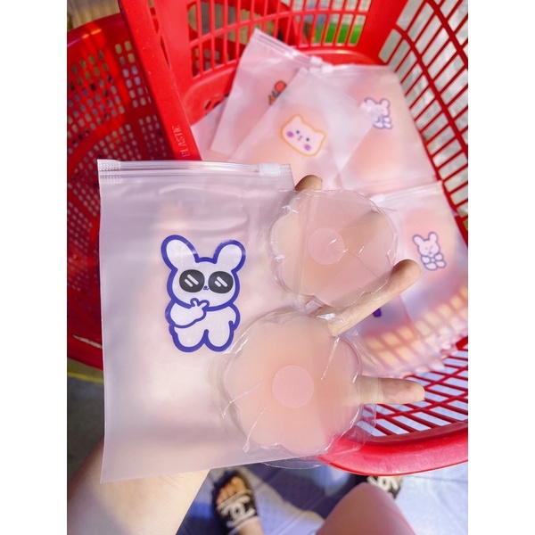 2 Miếng dán nhũ hoa silicon che đầu ti giúp chị em không cần áo ngực