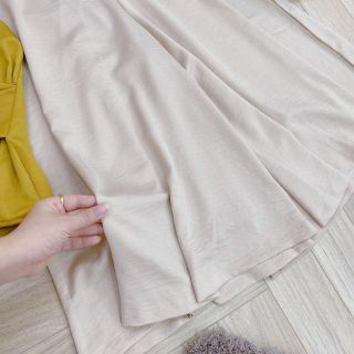 SÉT ÁO SÁT NÁCH VÀNG KÈM QUẦN TƠ LỤA