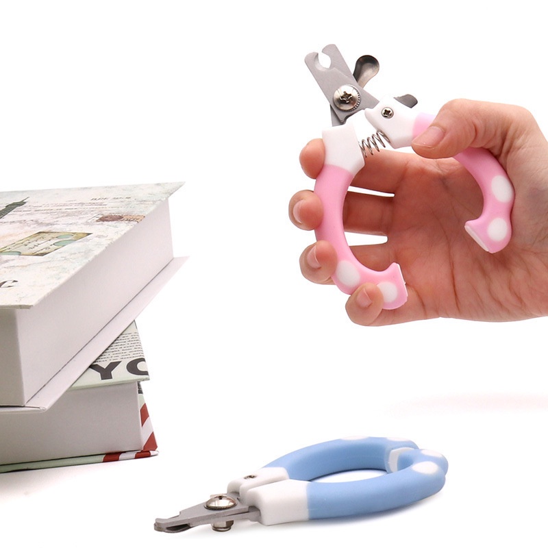 Kềm cắt móng chăm sóc sức khỏe thích hợp cho các bé cún gồm 1 kềm bấm móng và 1 dũa móng kiểu số 1