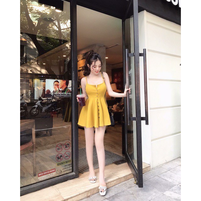 đầm xòe phối hàng nút gỗ . thiết kệ cực xinh