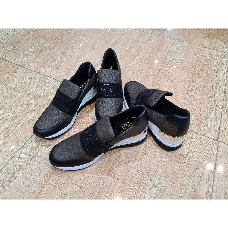 GIÀY MK XỊN HÀNG TUỒN HẢI QUAN