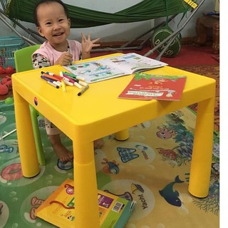 Bộ bàn ghế trẻ em Mầm Non nhựa đúc Song Long thần thánh { Bộ gồm 1 bàn và 1 ghế )