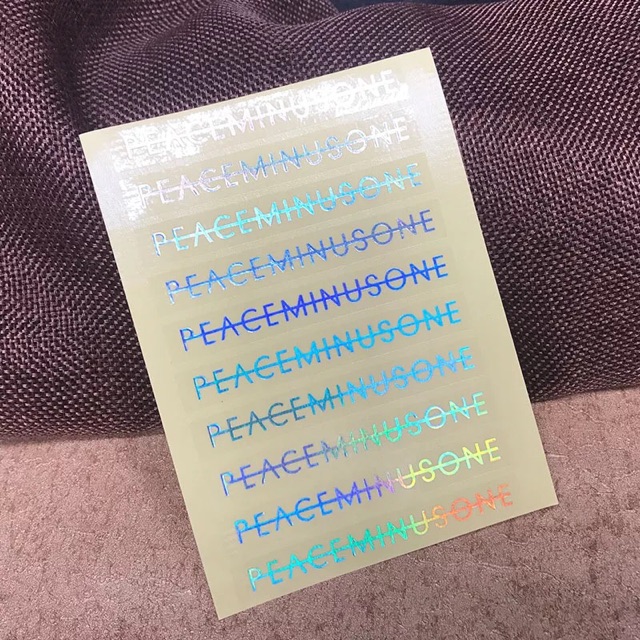 Dán sticker tape PEACEMINUSONE