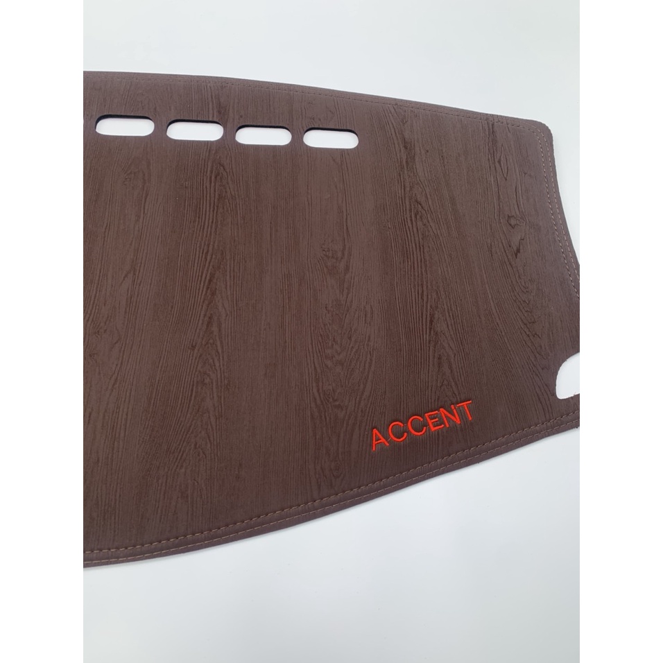 Thảm taplo da vân gỗ Accent 2018 -2022, thảm taplo da vân gỗ may thiết kế theo xe Accent cao cấp hàng dày đẹp