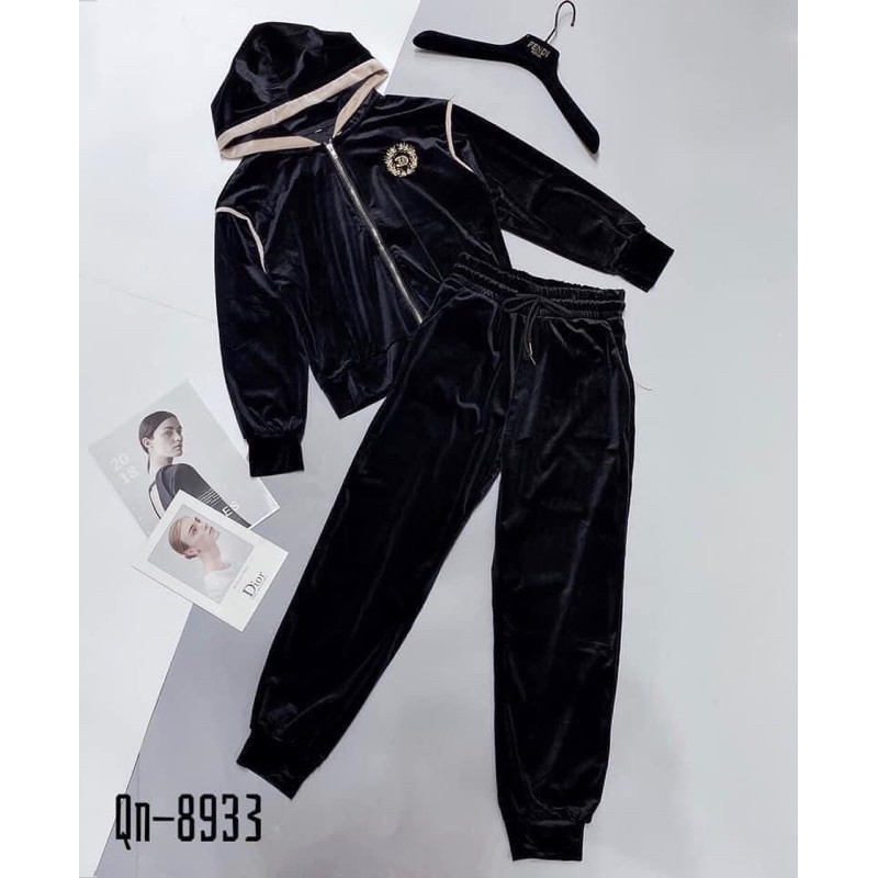 Bộ nhung có mũ huy hiệu dành cho nữ