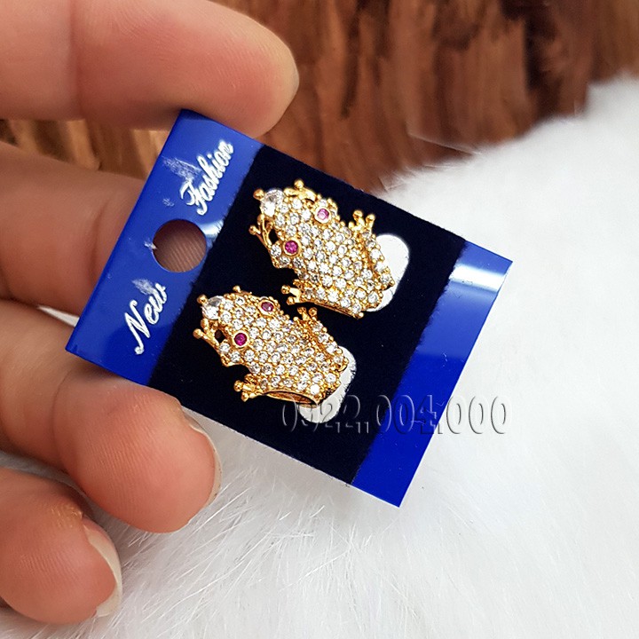 Bông tai nữ hình cóc ngậm tiền.